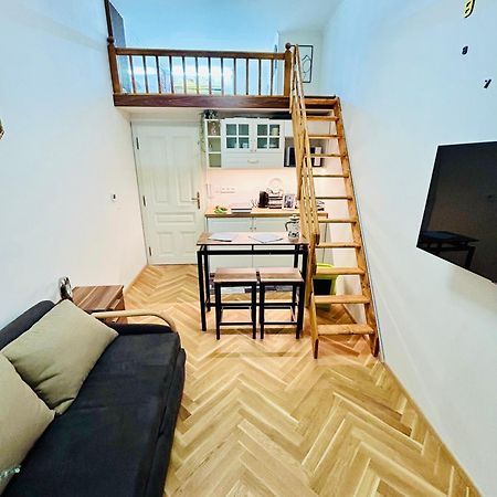 Cozy Design Homestay With Terrace Prag Eksteriør billede