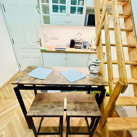 Cozy Design Homestay With Terrace Prag Eksteriør billede