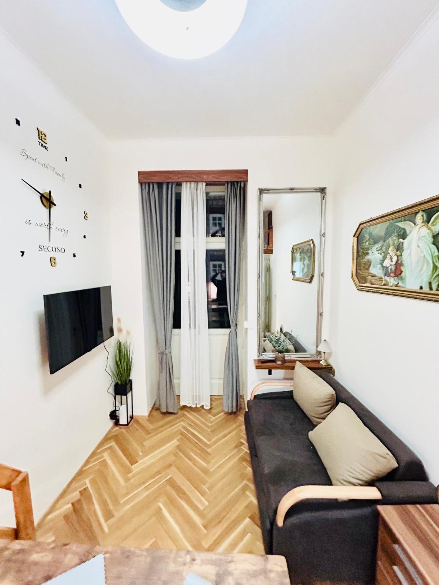 Cozy Design Homestay With Terrace Prag Eksteriør billede
