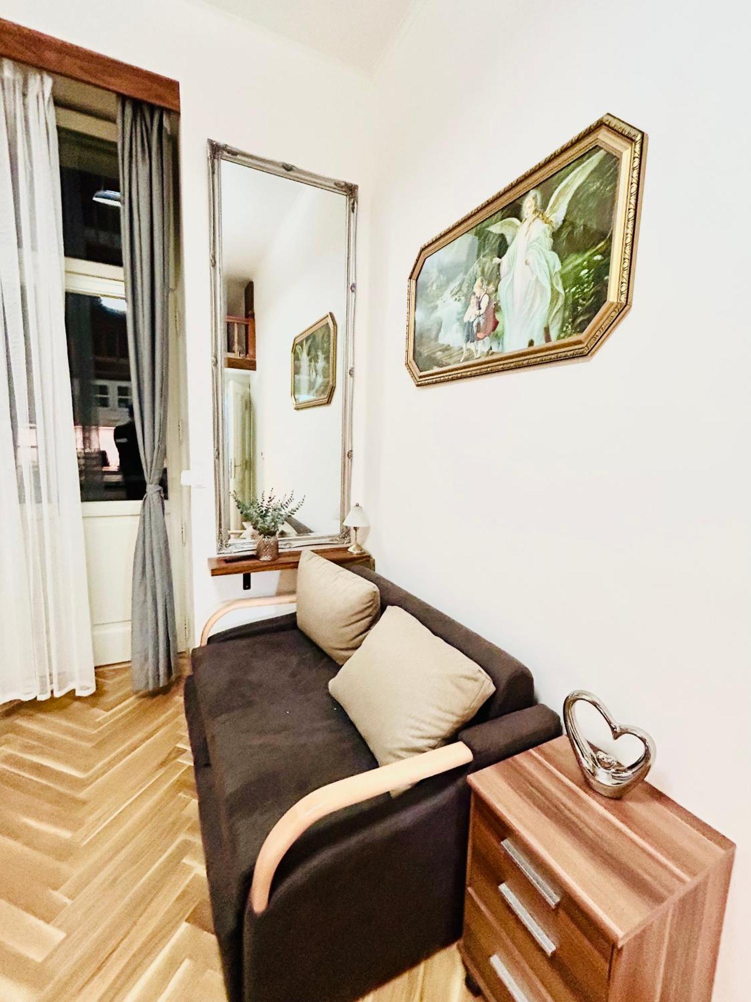 Cozy Design Homestay With Terrace Prag Eksteriør billede