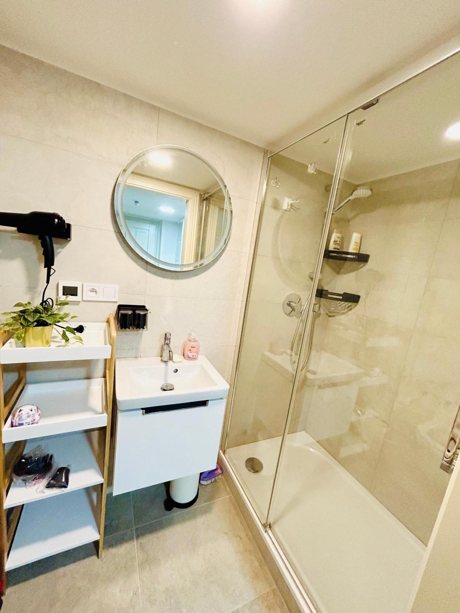 Cozy Design Homestay With Terrace Prag Eksteriør billede