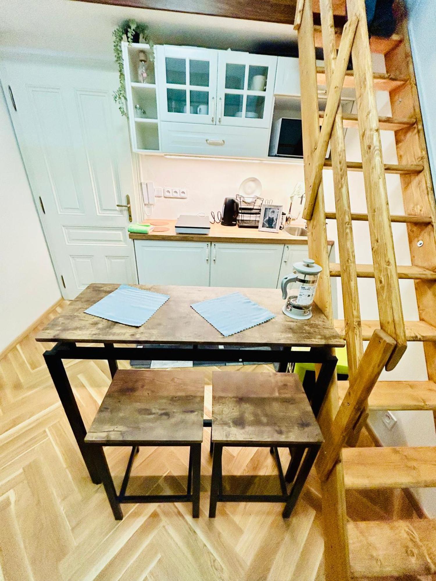 Cozy Design Homestay With Terrace Prag Eksteriør billede
