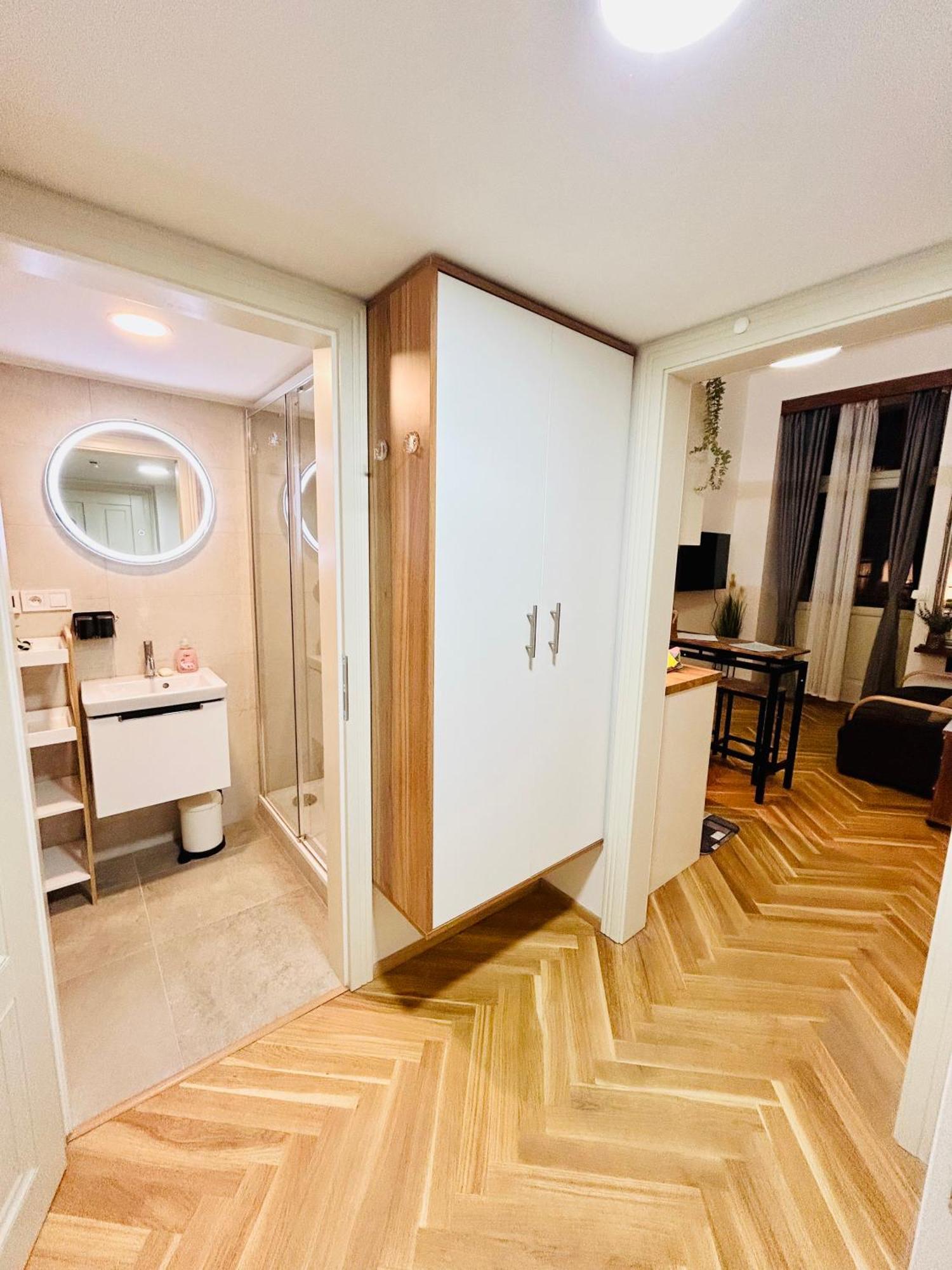 Cozy Design Homestay With Terrace Prag Eksteriør billede