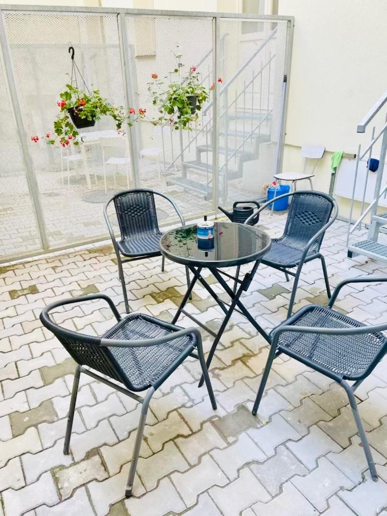 Cozy Design Homestay With Terrace Prag Eksteriør billede
